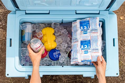 keeping food cold in a box